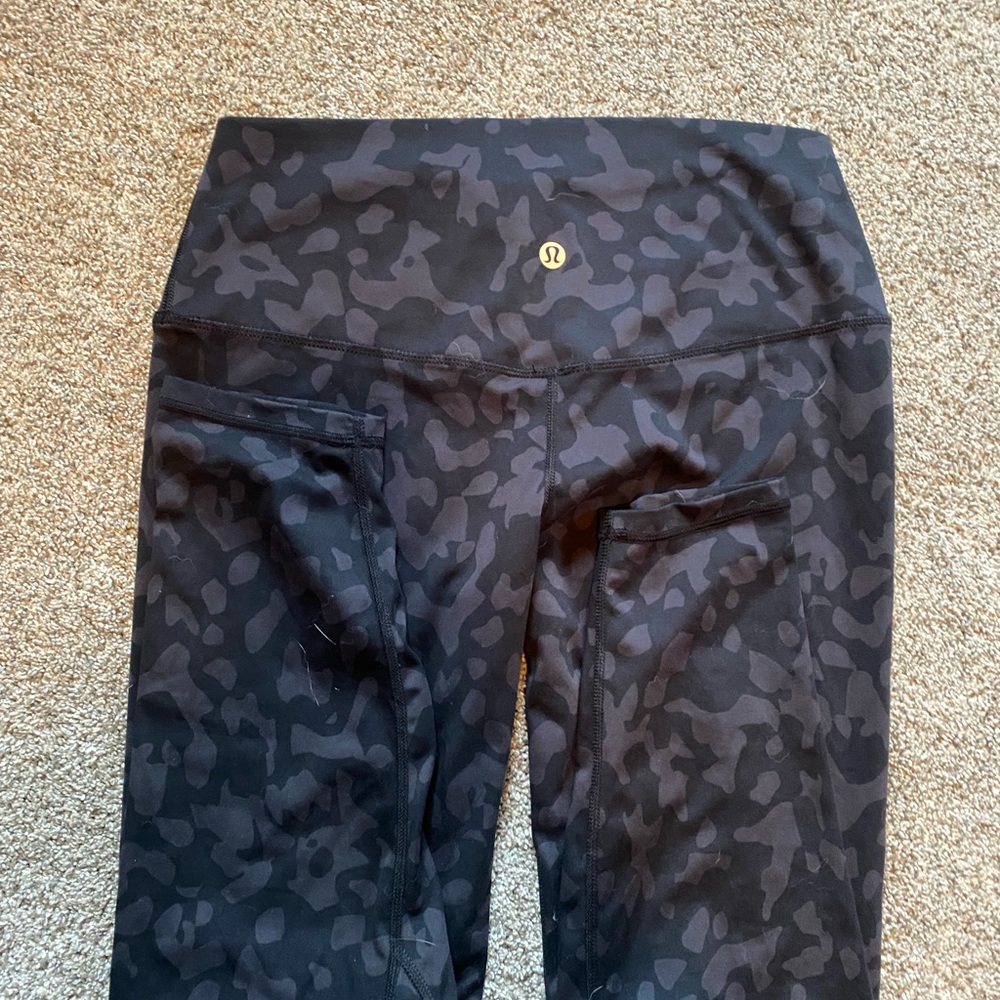 Lululemon 3/4 cheetah print leggings